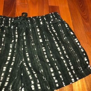 Old Navy green and white patterned shorts